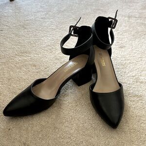 Black sandal with low heel